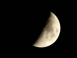 月齢6.3の月、伝統的七夕の月のイメージ